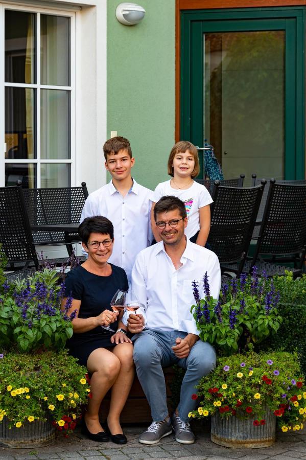 Weingut Familie Bauer Hotel Grossriedenthal Kültér fotó