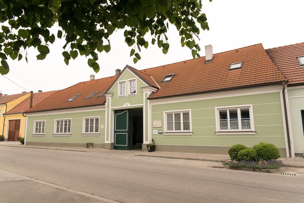 Weingut Familie Bauer Hotel Grossriedenthal Kültér fotó